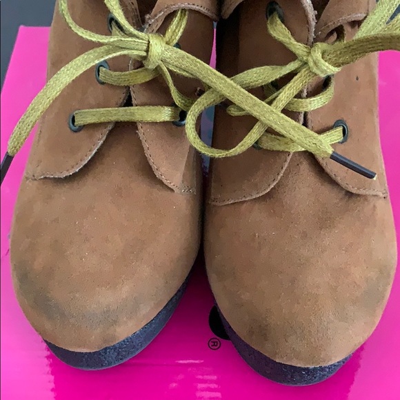 Dollhouse wedge faux suede bootie - Picture 4 of 8